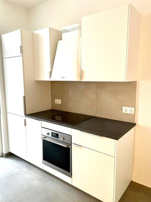 Brand New & Spacious Apartment In The City Centre Wenen Buitenkant foto